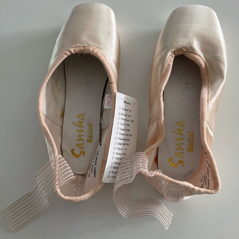 Sansha “Récital” Pointe shoes size 6